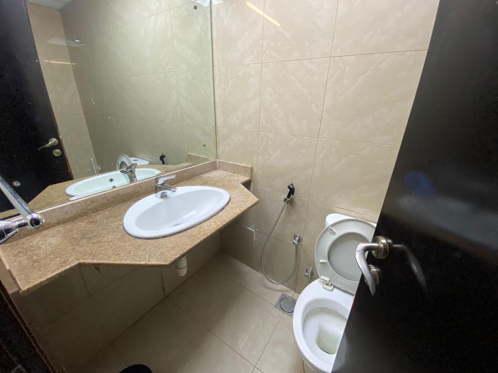 Budget Rooms With Private Bathroom For 'Girls' Only In Dubai, Marina 외부 사진