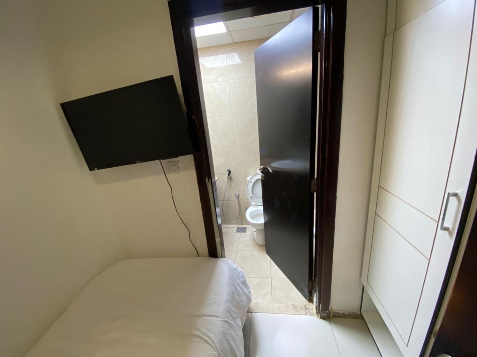 Budget Rooms With Private Bathroom For 'Girls' Only In Dubai, Marina 외부 사진