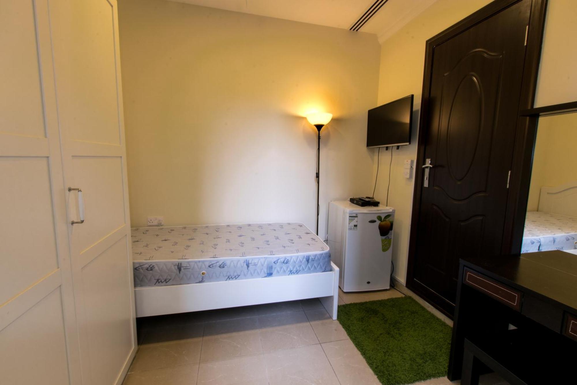 Budget Rooms With Private Bathroom For 'Girls' Only In Dubai, Marina 외부 사진
