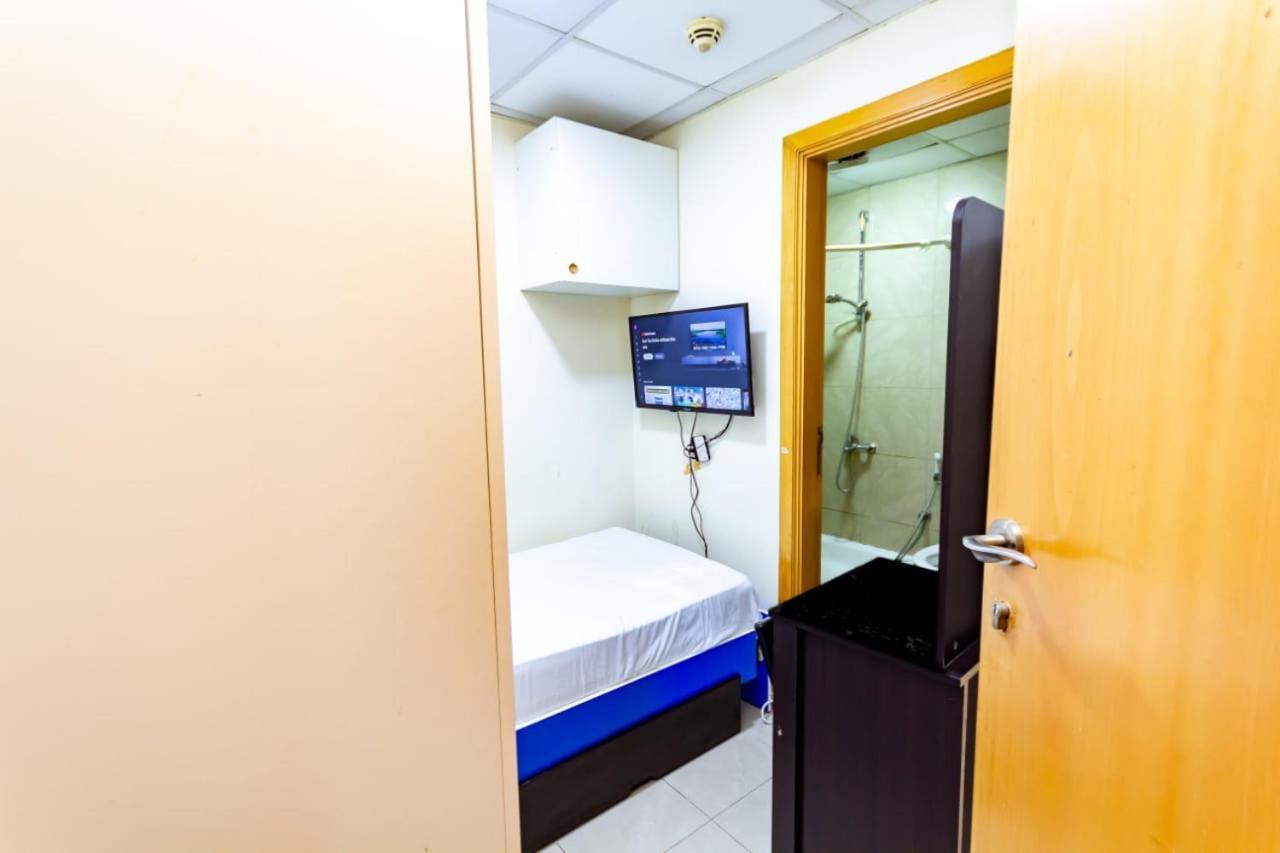 Budget Rooms With Private Bathroom For 'Girls' Only In Dubai, Marina 외부 사진