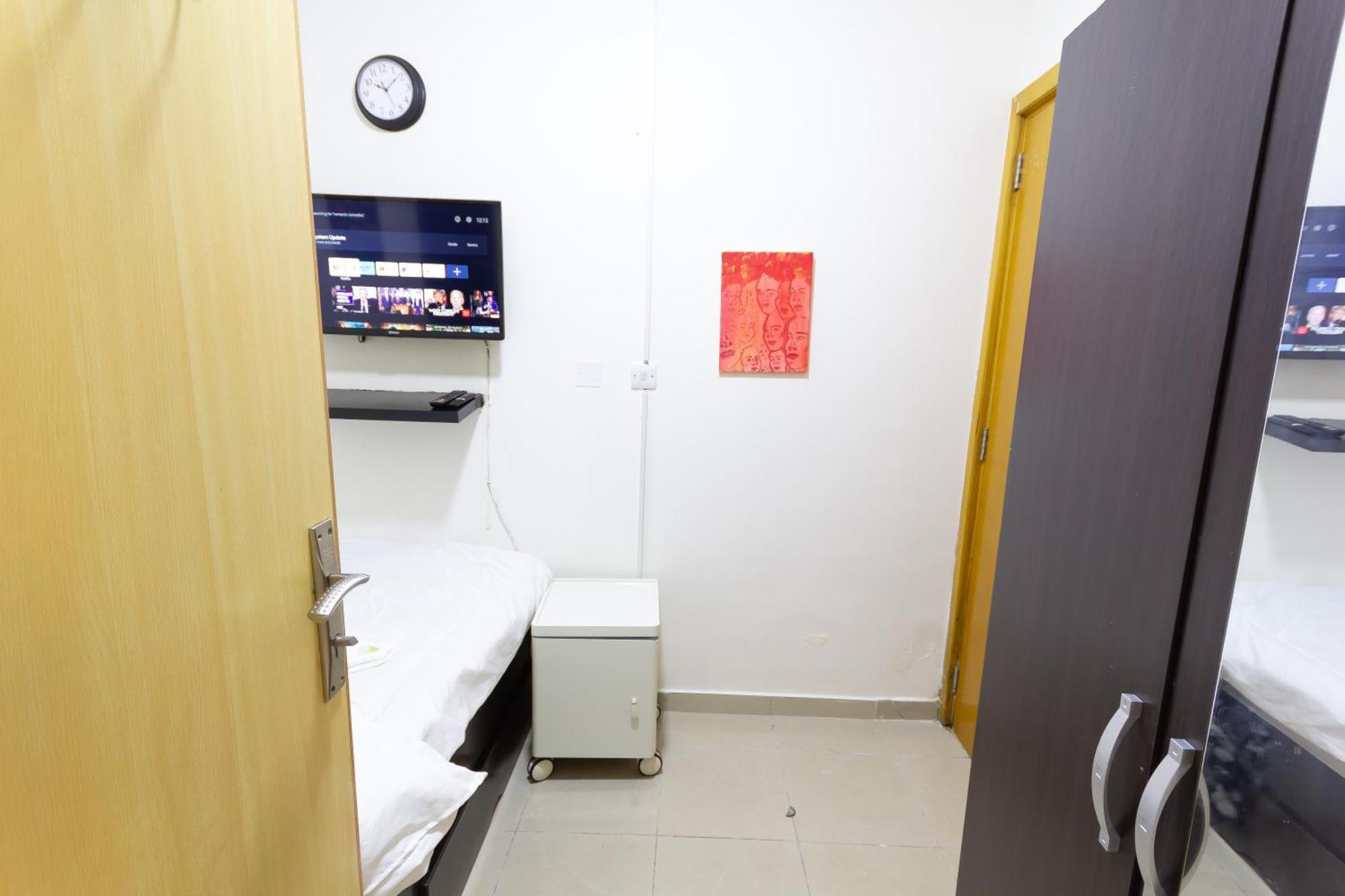 Budget Rooms With Private Bathroom For 'Girls' Only In Dubai, Marina 외부 사진